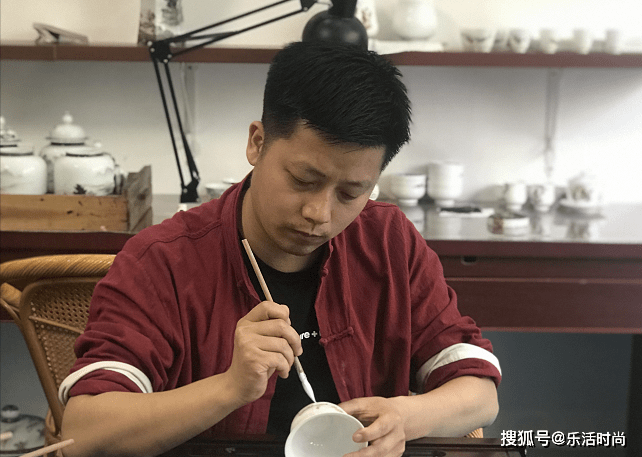 BBB  景德镇陶瓷艺术大师作品赏析 2351.png