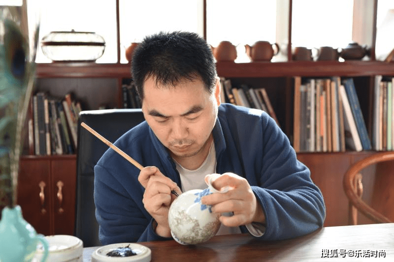 BBB  景德镇陶瓷艺术大师作品赏析 2666.png